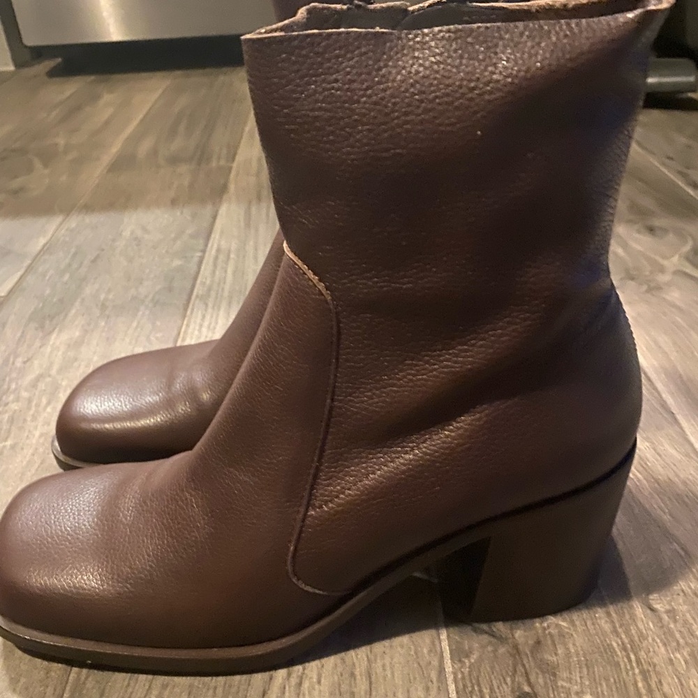 L’INTERVALLE LEATHER BOOTS - Picture 2 of 2